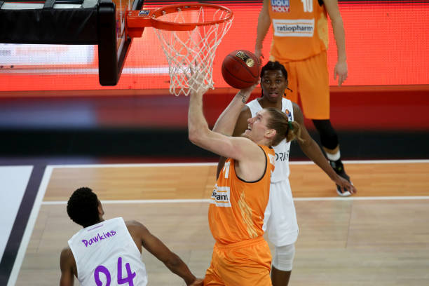 全场的焦点 全场的焦点