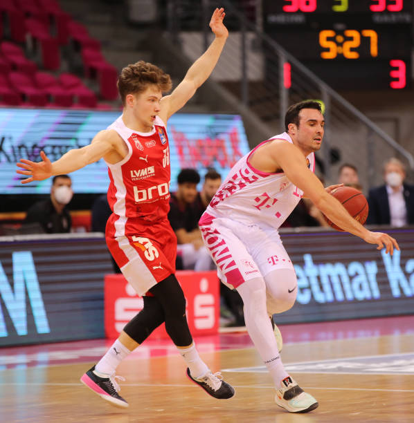 在首轮场均 在首轮场均